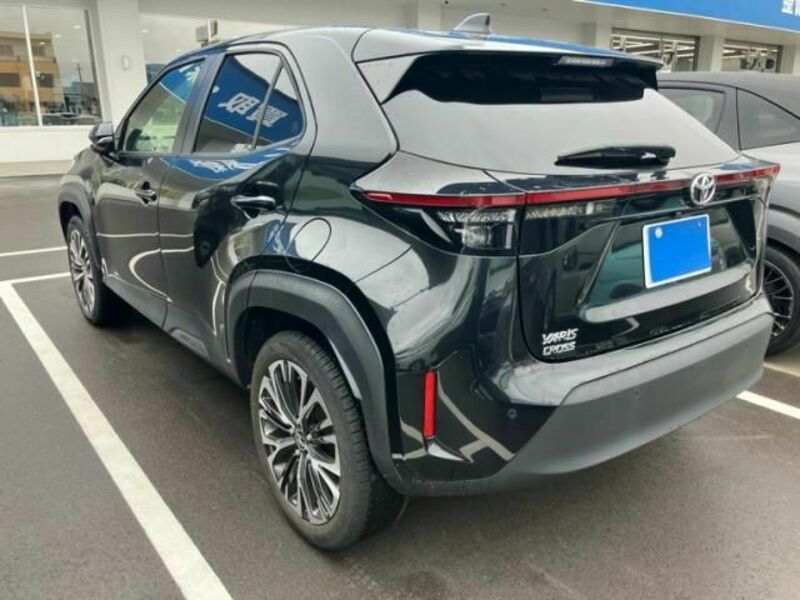 YARIS CROSS
