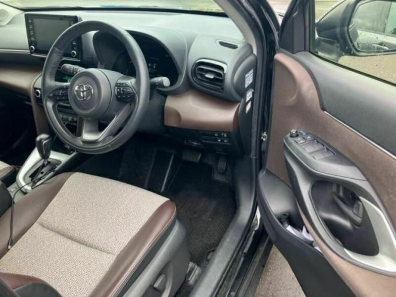 YARIS CROSS