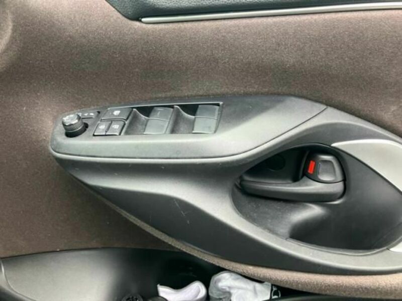 YARIS CROSS