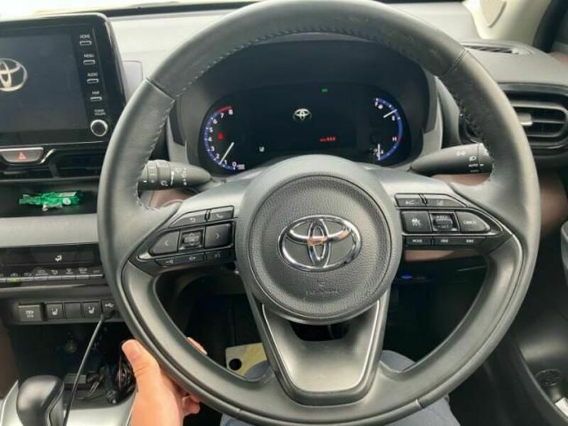 YARIS CROSS