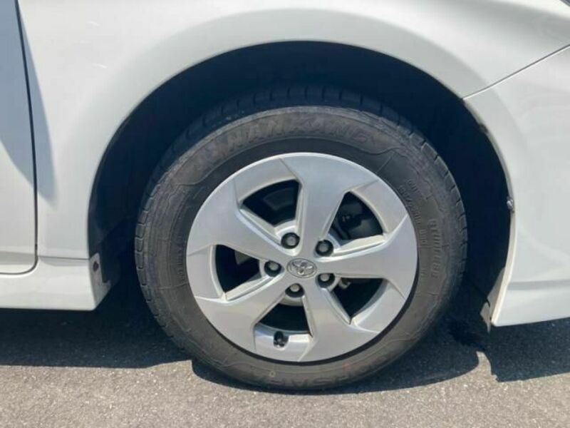 PRIUS-4