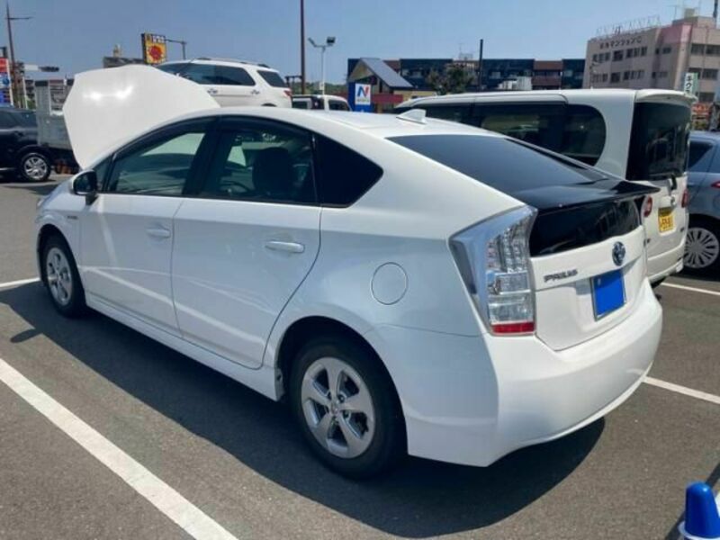 PRIUS-8
