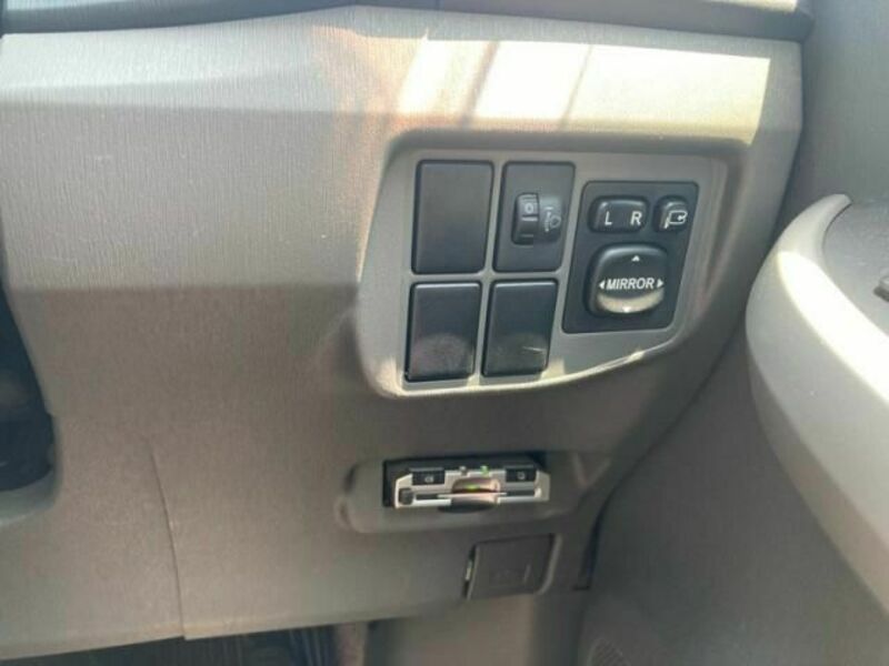 PRIUS-16