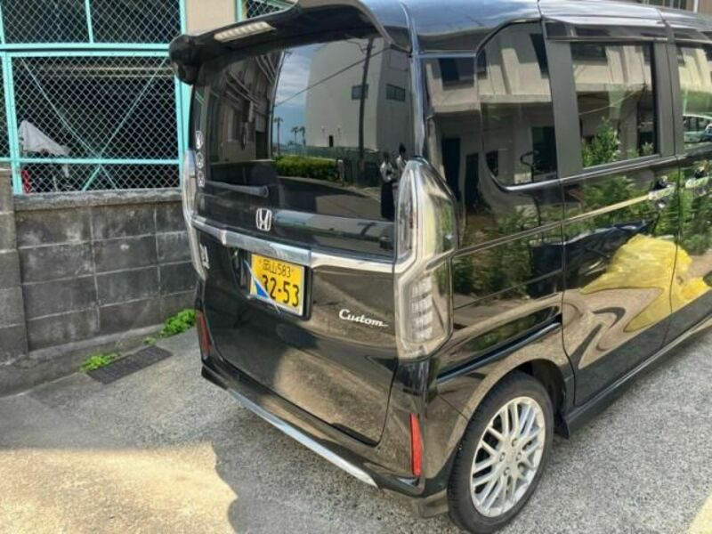 N BOX CUSTOM