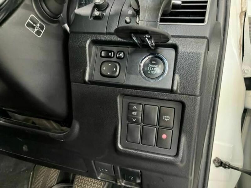 LAND CRUISER PRADO-18