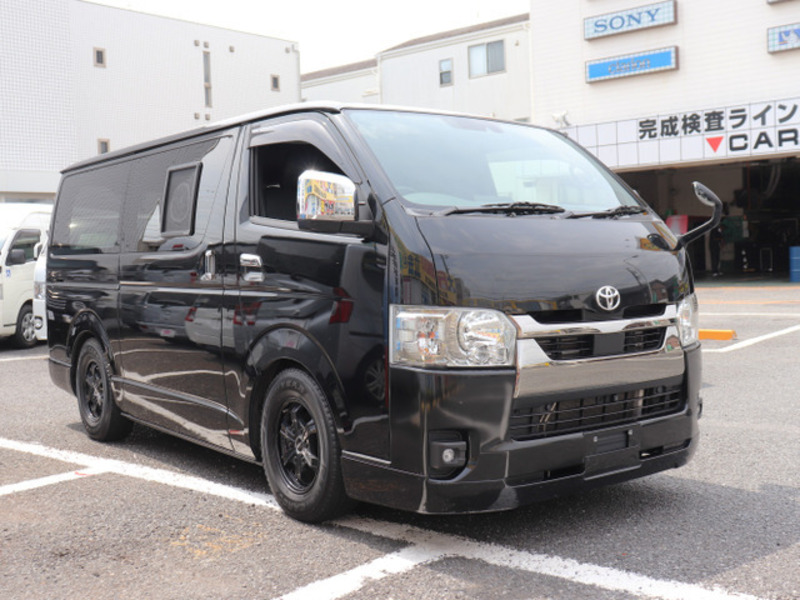TOYOTA HIACE VAN