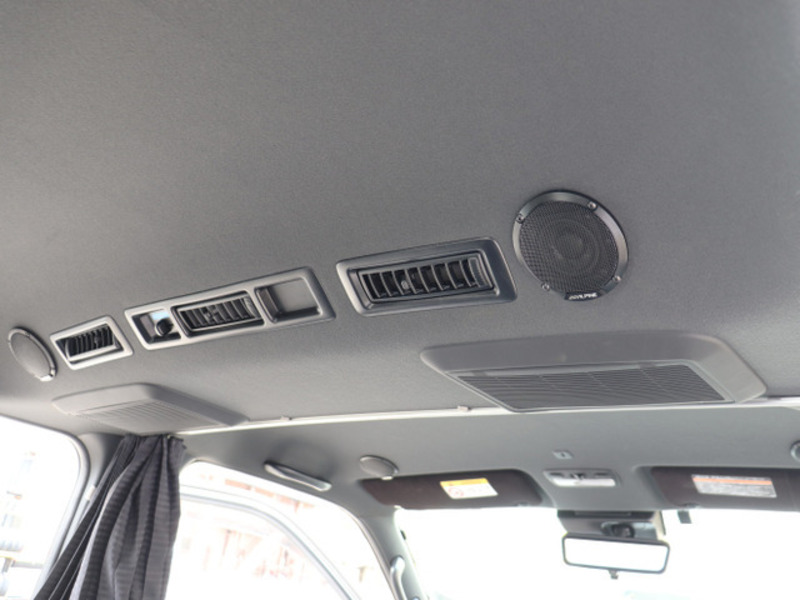 HIACE VAN-1