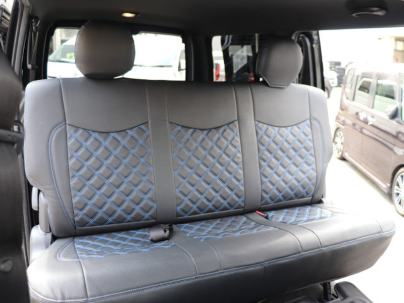 HIACE VAN-11