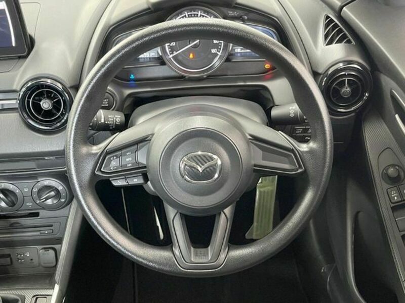 MAZDA2