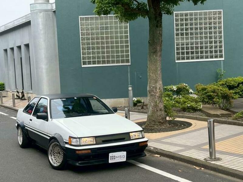 COROLLA LEVIN