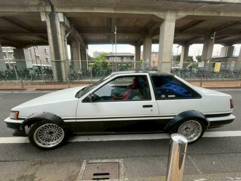 COROLLA LEVIN