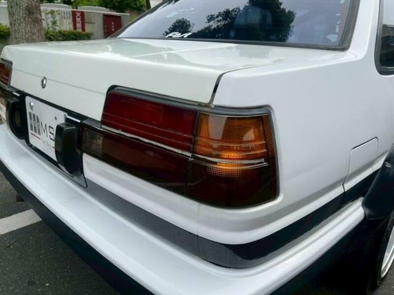 COROLLA LEVIN