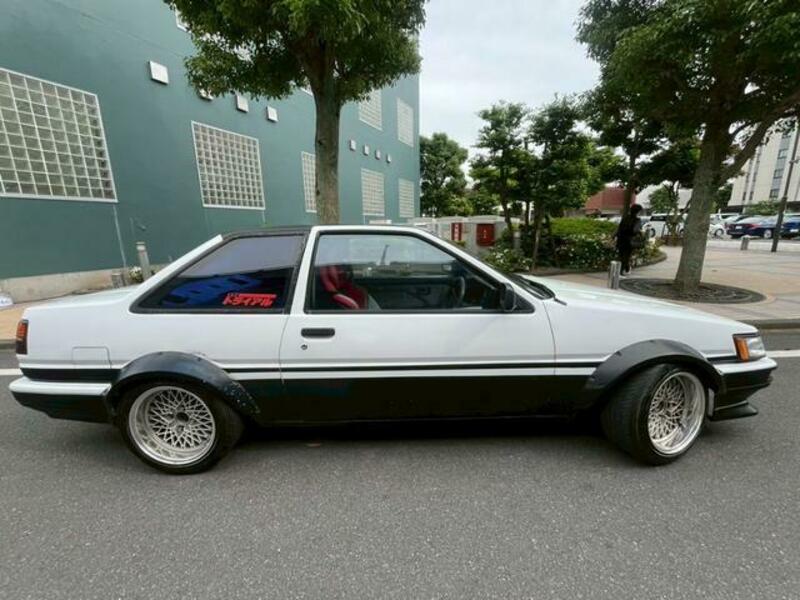 COROLLA LEVIN