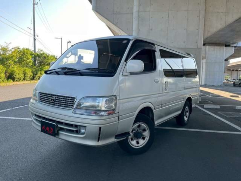 TOYOTA HIACE