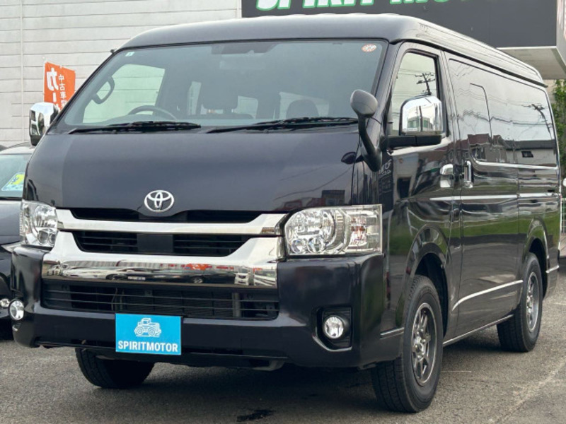 TOYOTA HIACE VAN