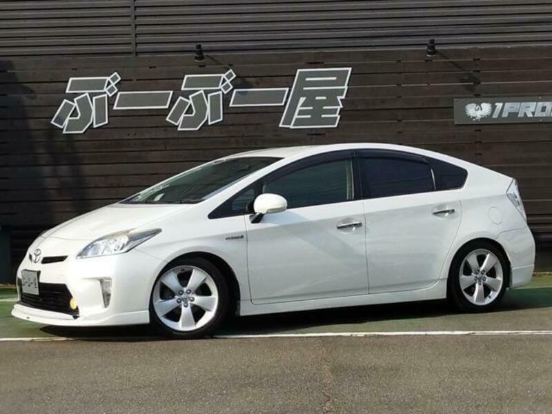 TOYOTA PRIUS