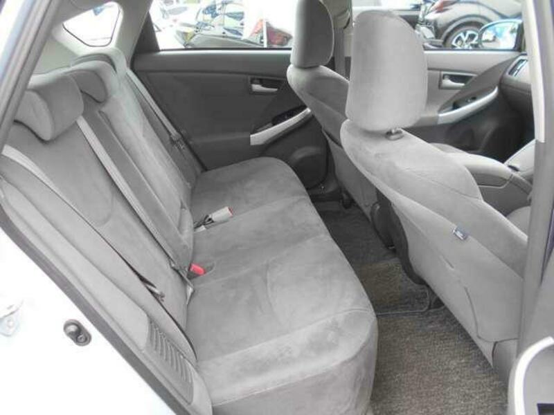 PRIUS-8