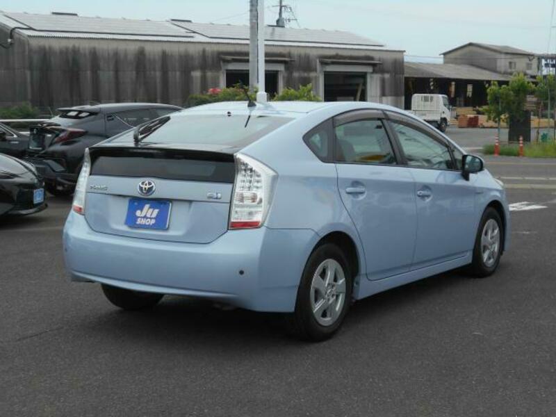 PRIUS-13