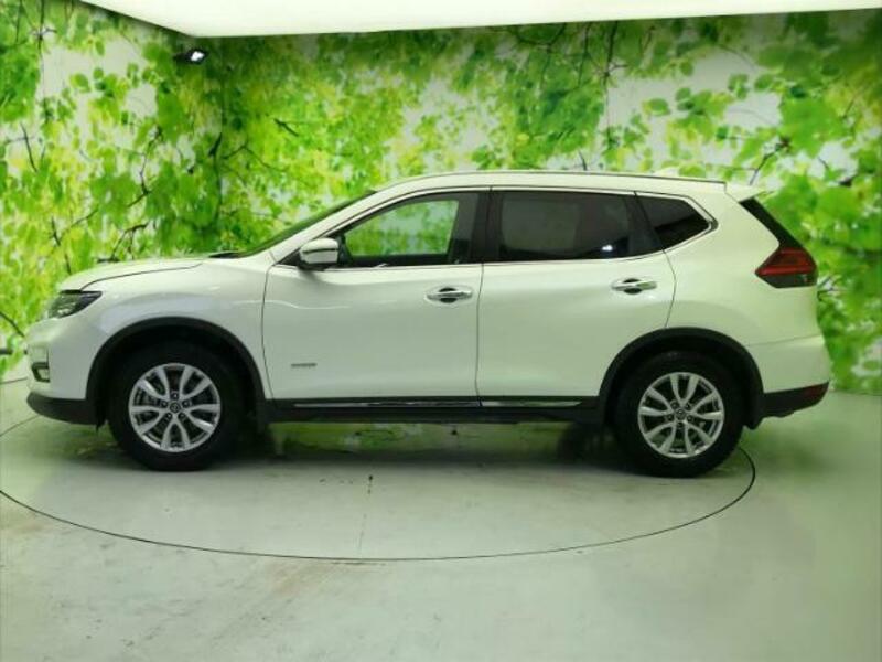 X-TRAIL-1