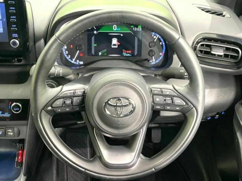 YARIS CROSS