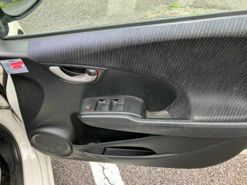 FIT HYBRID-16