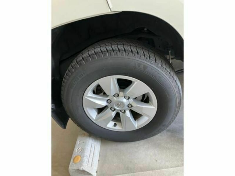 LAND CRUISER PRADO-25