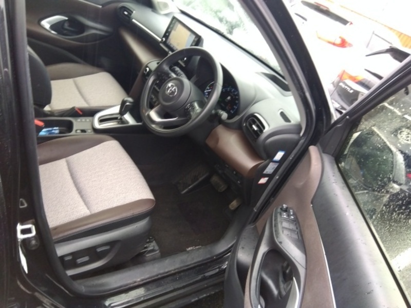 YARIS CROSS