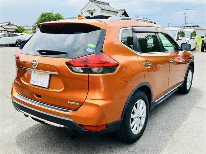 X-TRAIL