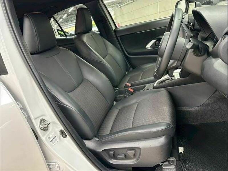 YARIS CROSS