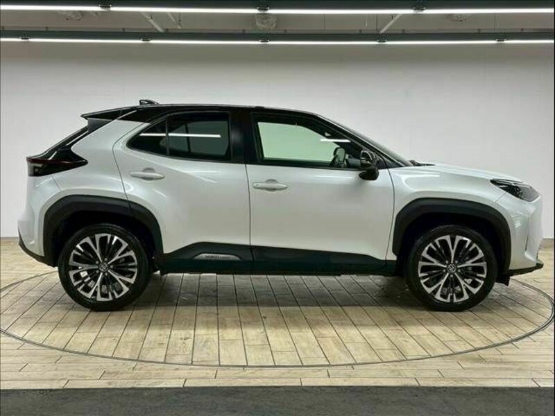 YARIS CROSS