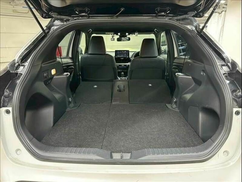 YARIS CROSS