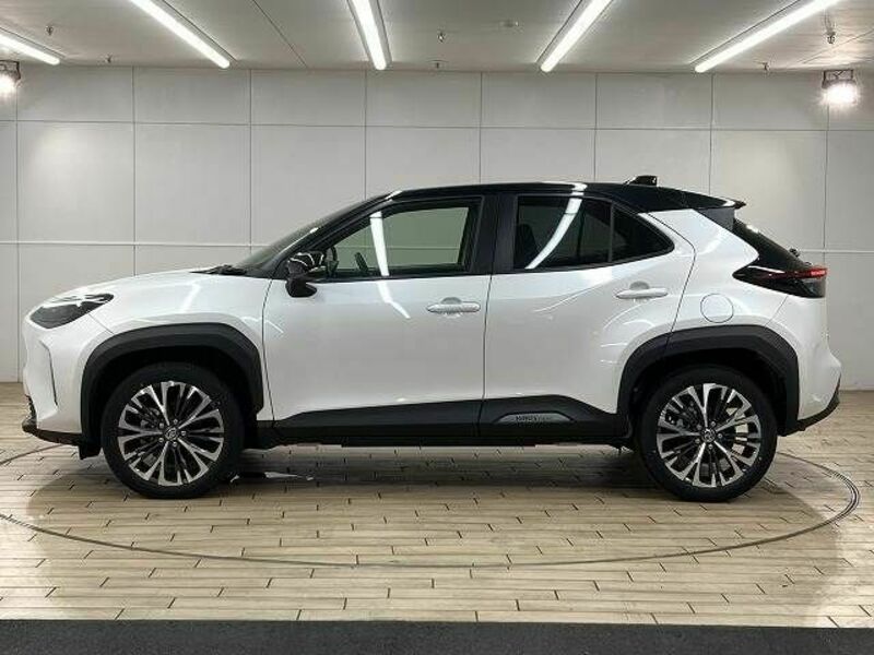 YARIS CROSS