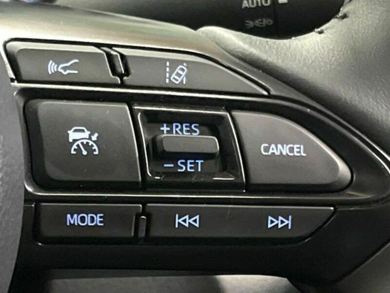 YARIS CROSS