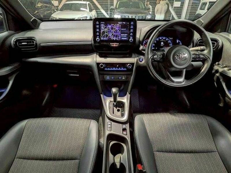 YARIS CROSS