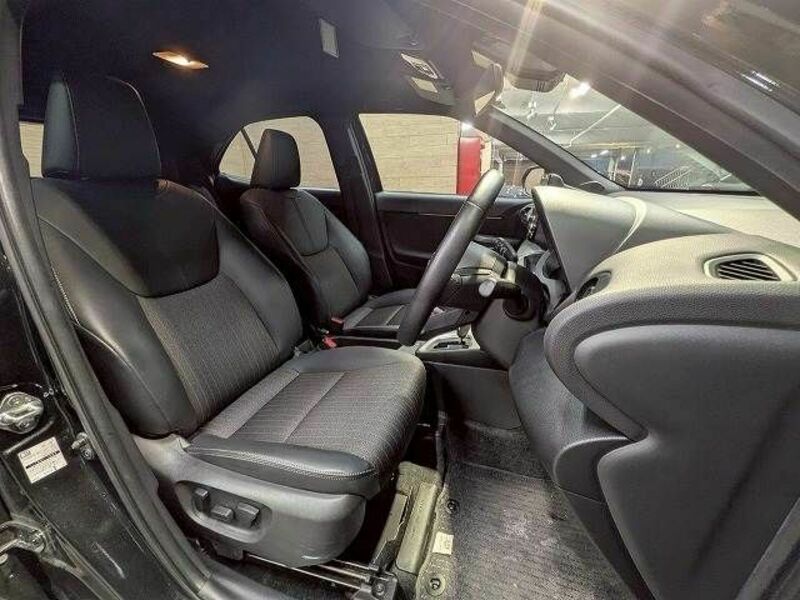 YARIS CROSS