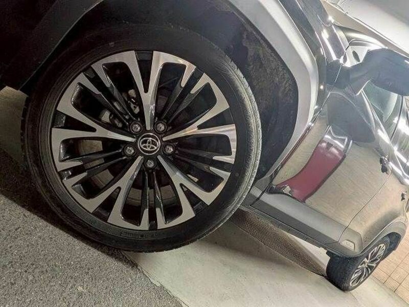 YARIS CROSS