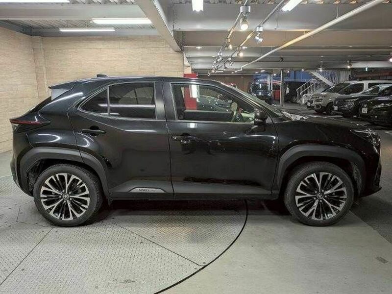 YARIS CROSS