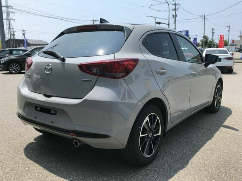 MAZDA2