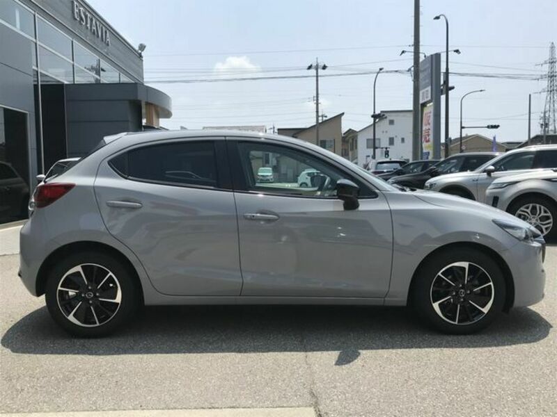 MAZDA2