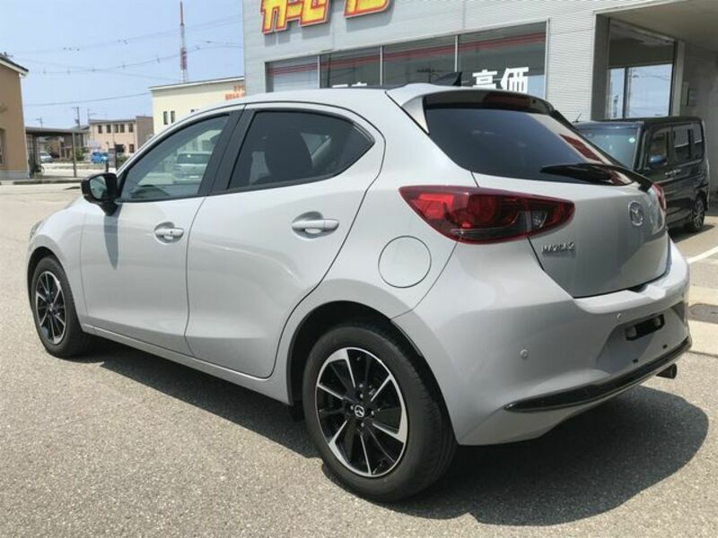 MAZDA2
