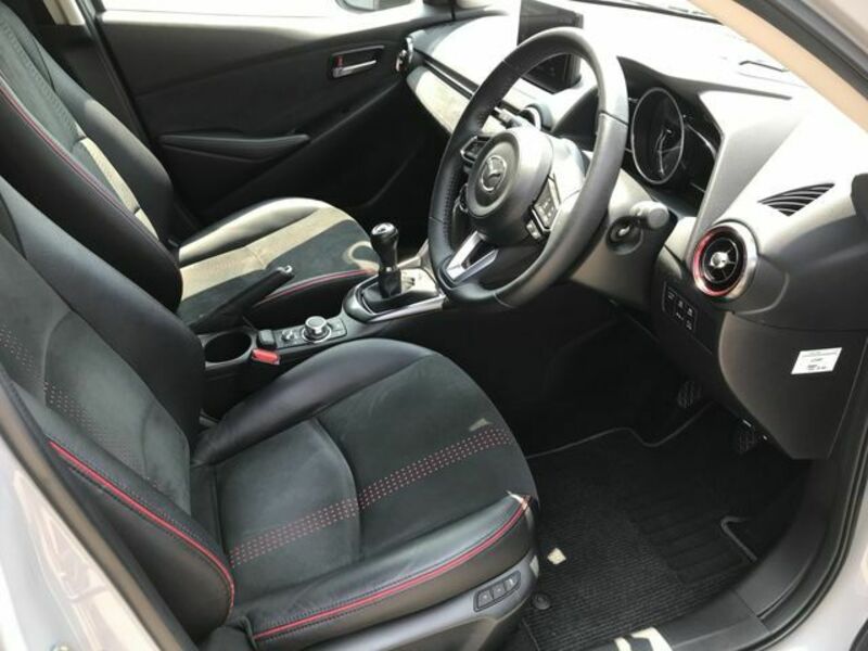MAZDA2