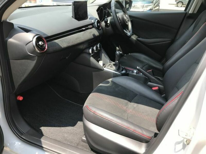 MAZDA2