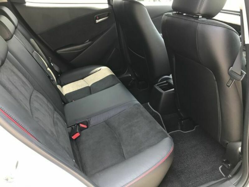 MAZDA2