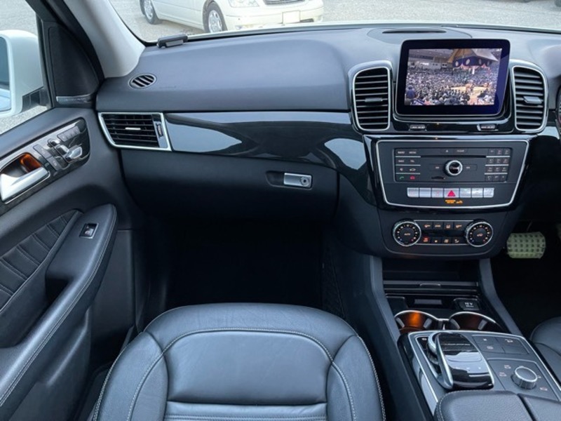 GLE CLASS
