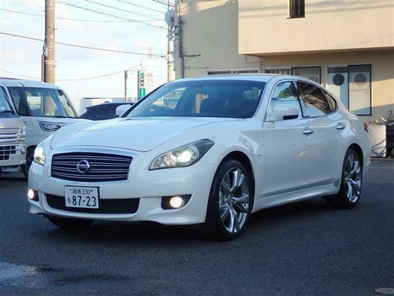 NISSAN FUGA