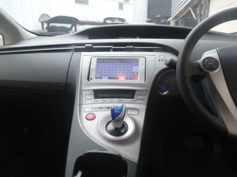 PRIUS-17