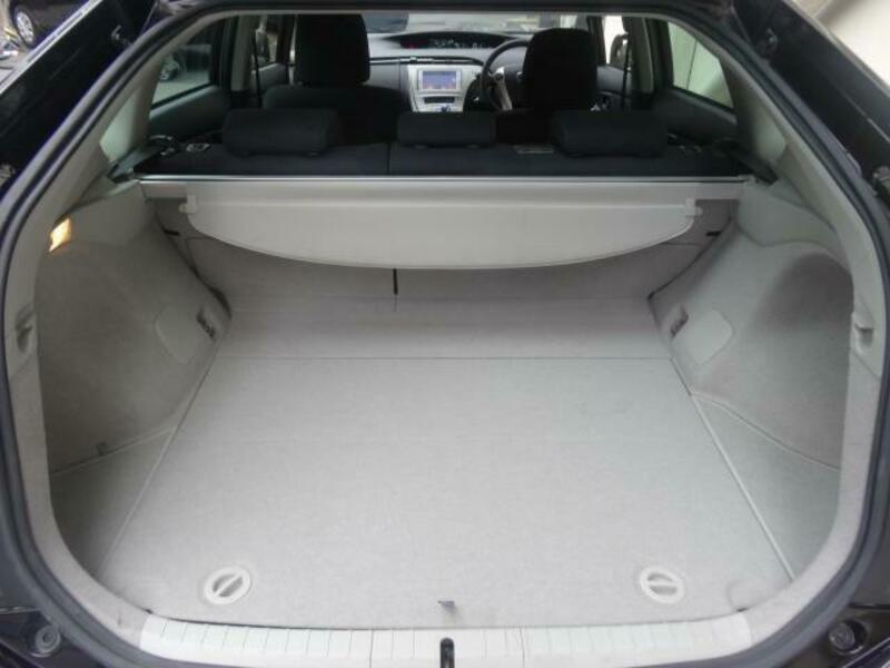 PRIUS-11