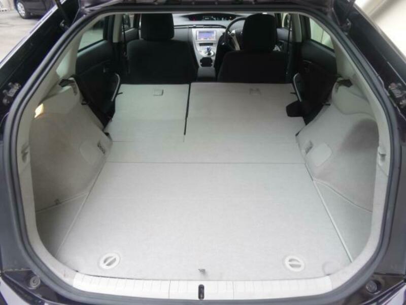 PRIUS-13