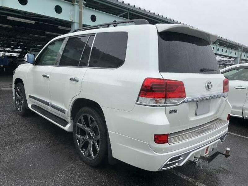 LAND CRUISER
