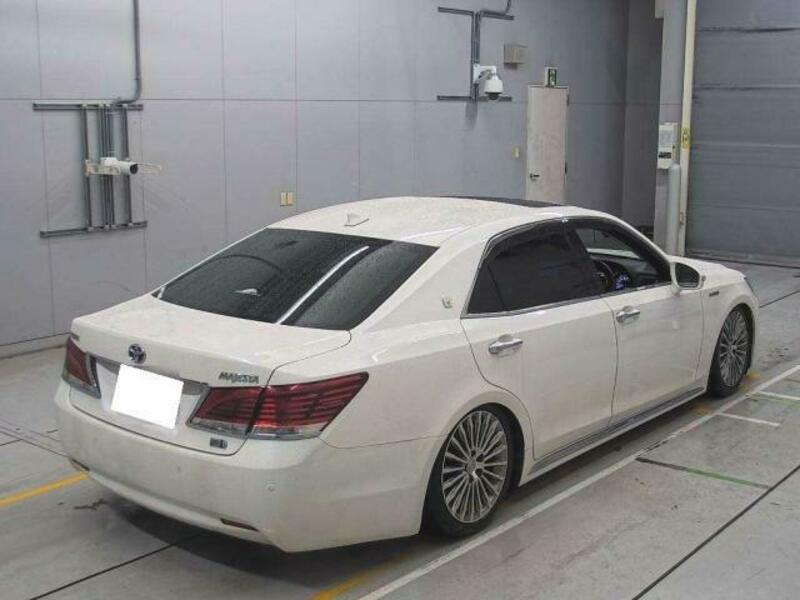 CROWN MAJESTA-2